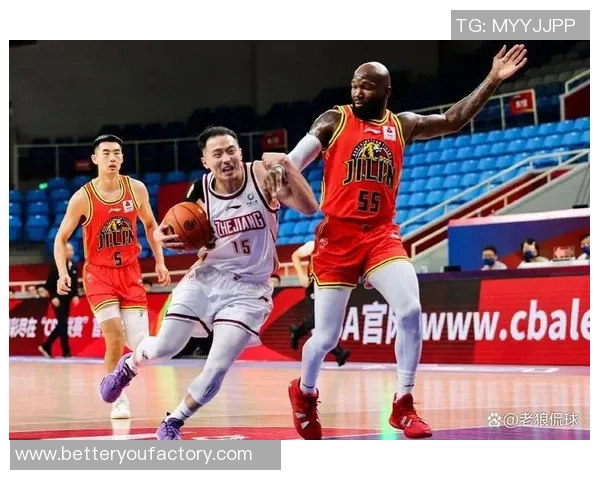 南京足球队以55分稳居挑战赛积分榜首位争夺冠军希望依然强劲