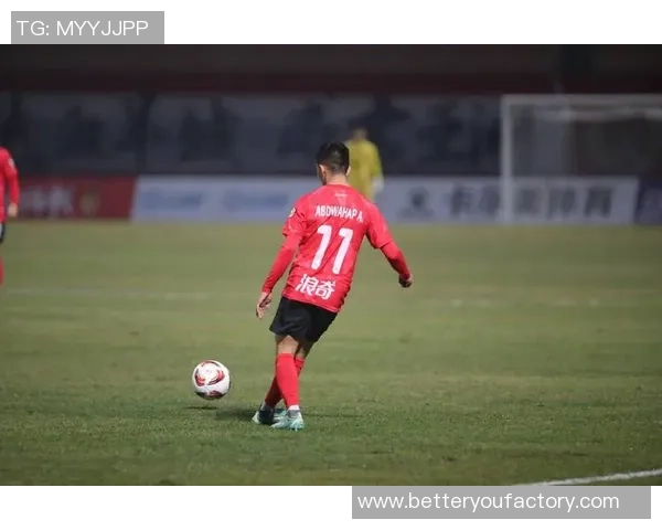 广州足球队实力引发热议球迷观点各异引发讨论