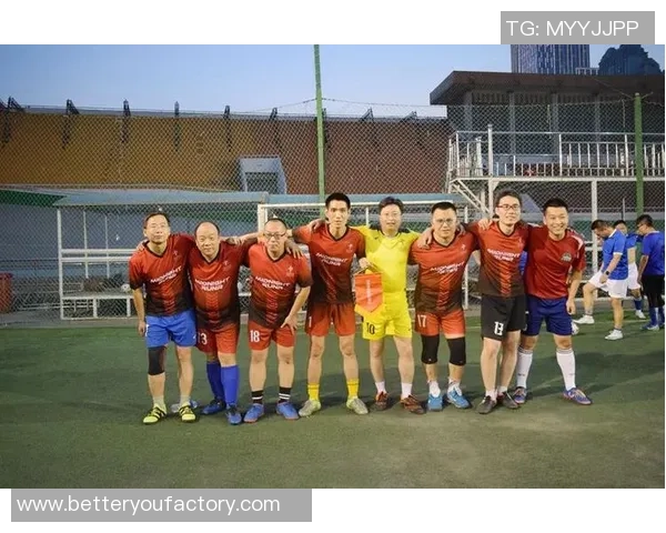 赛后分析:上海足球队与成都足球队的团队协作表现及其影响因素探讨 赛后分析:上海足球队与成都足球队的团队协作表现及其影响因素探讨